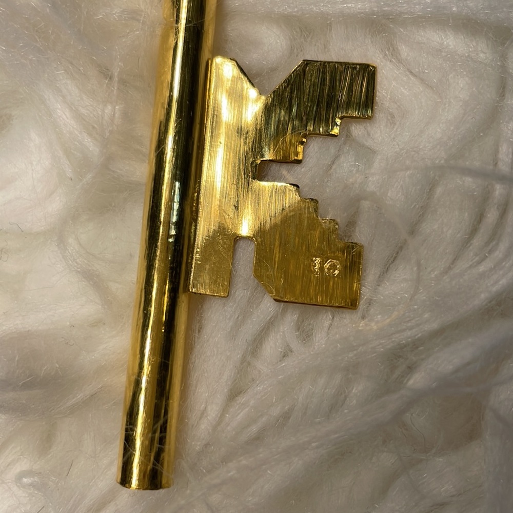 Vintage 24 Karat Pure Gold Key - Picture 6 of 17